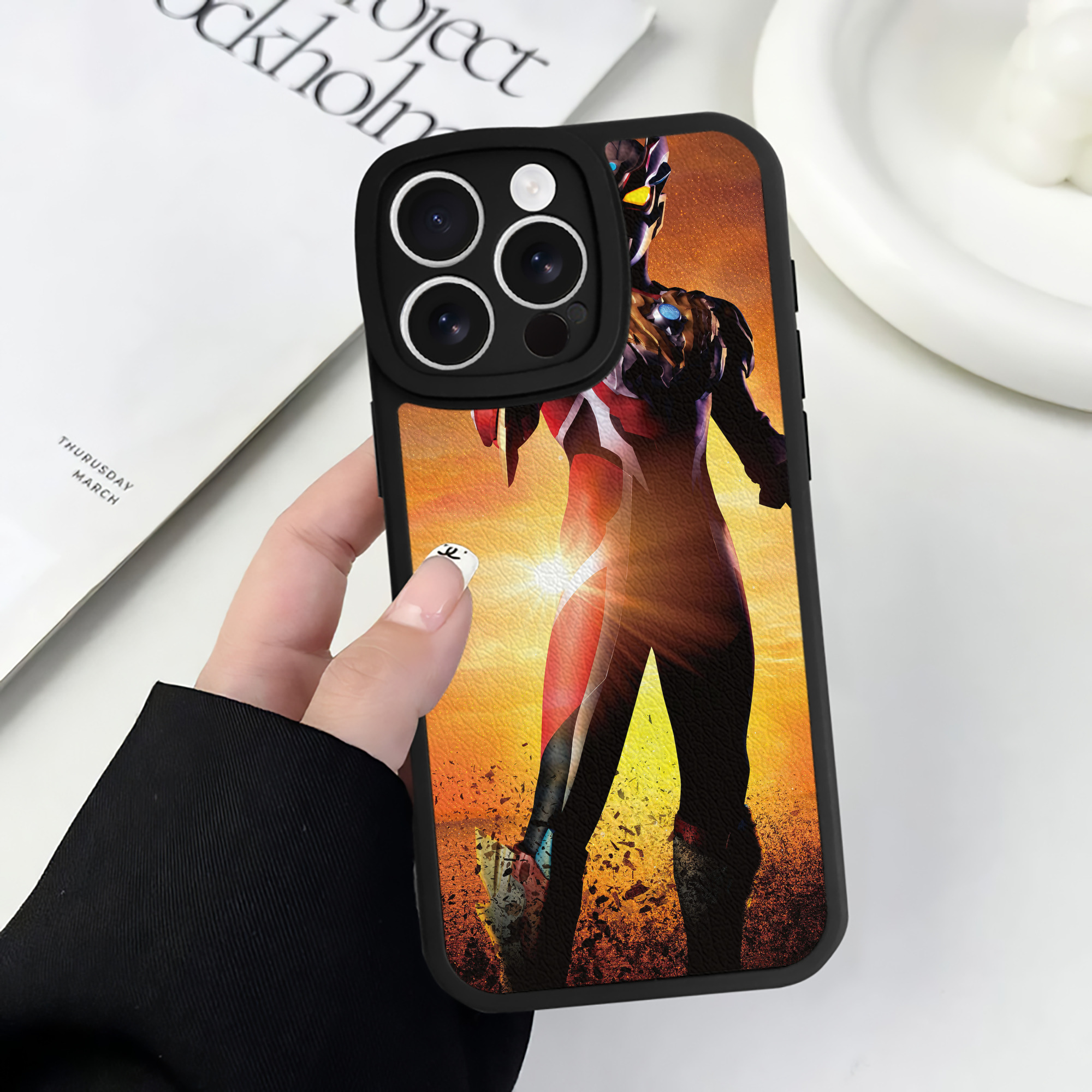 （画像用） ウルトラマン Ultraman 【iPhone 16シリーズ対応】シリコンスマホケース（レザー調） 材質：シリコン
